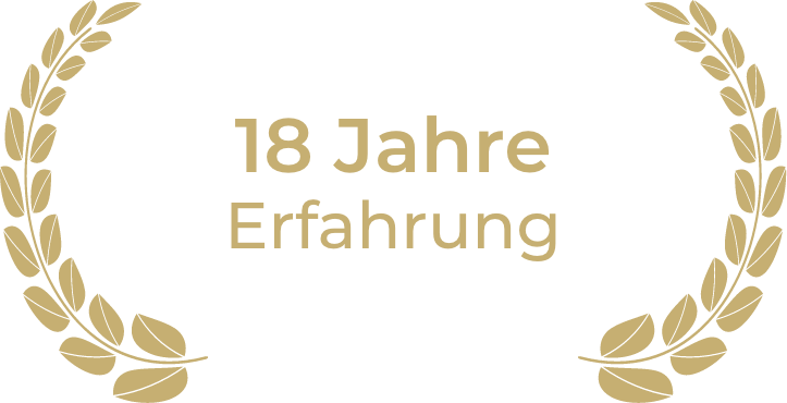Ein goldener Lorbeerkranz umgibt den Text „18 Jahre Erfahrung“ in der Bildmitte und symbolisiert 18 Jahre Erfahrung.